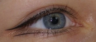 permanent-make-up-berlin-dekorativer-eyeliner-oben-untenr